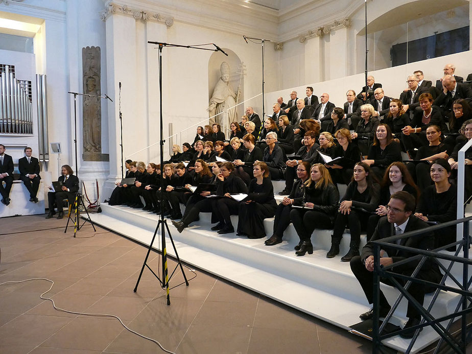 Abschlussvesper der Bischofskonferenz mit Austeilung des Bonifatiussegens (Foto: Karl-Franz Thiede)